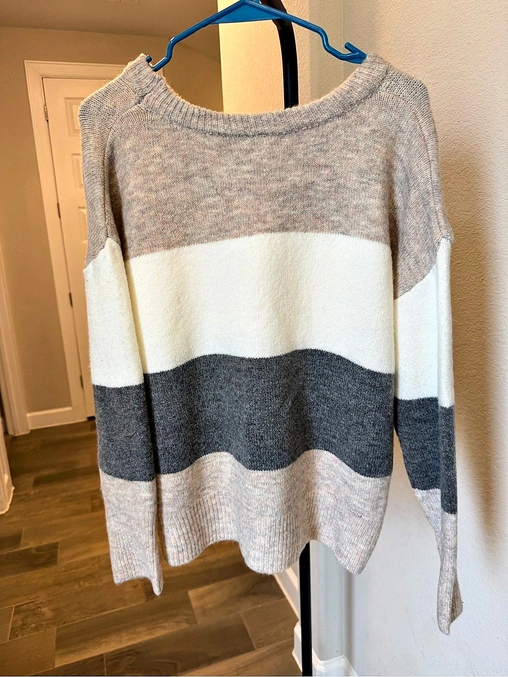 Miracle Fashion Color Block Sweater Gray & White Size S/M NWT